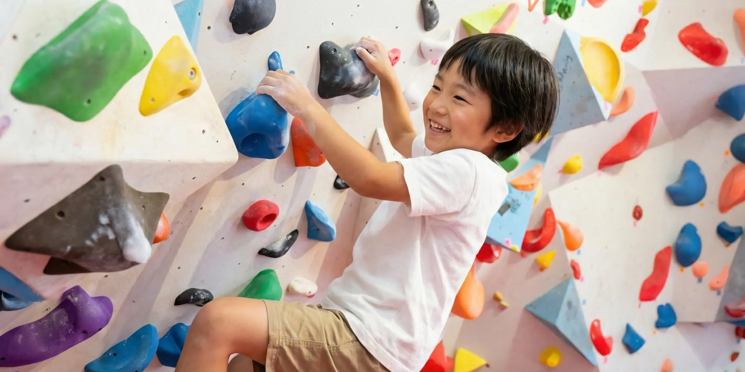 キッズボルダリングの様子